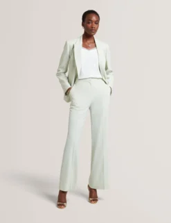 Trägertop mit Chiffondetails und V-Ausschnitt