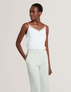 Trägertop mit Chiffondetails und V-Ausschnitt