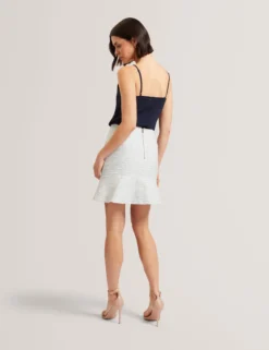 Trägertop mit Chiffondetails und V-Ausschnitt