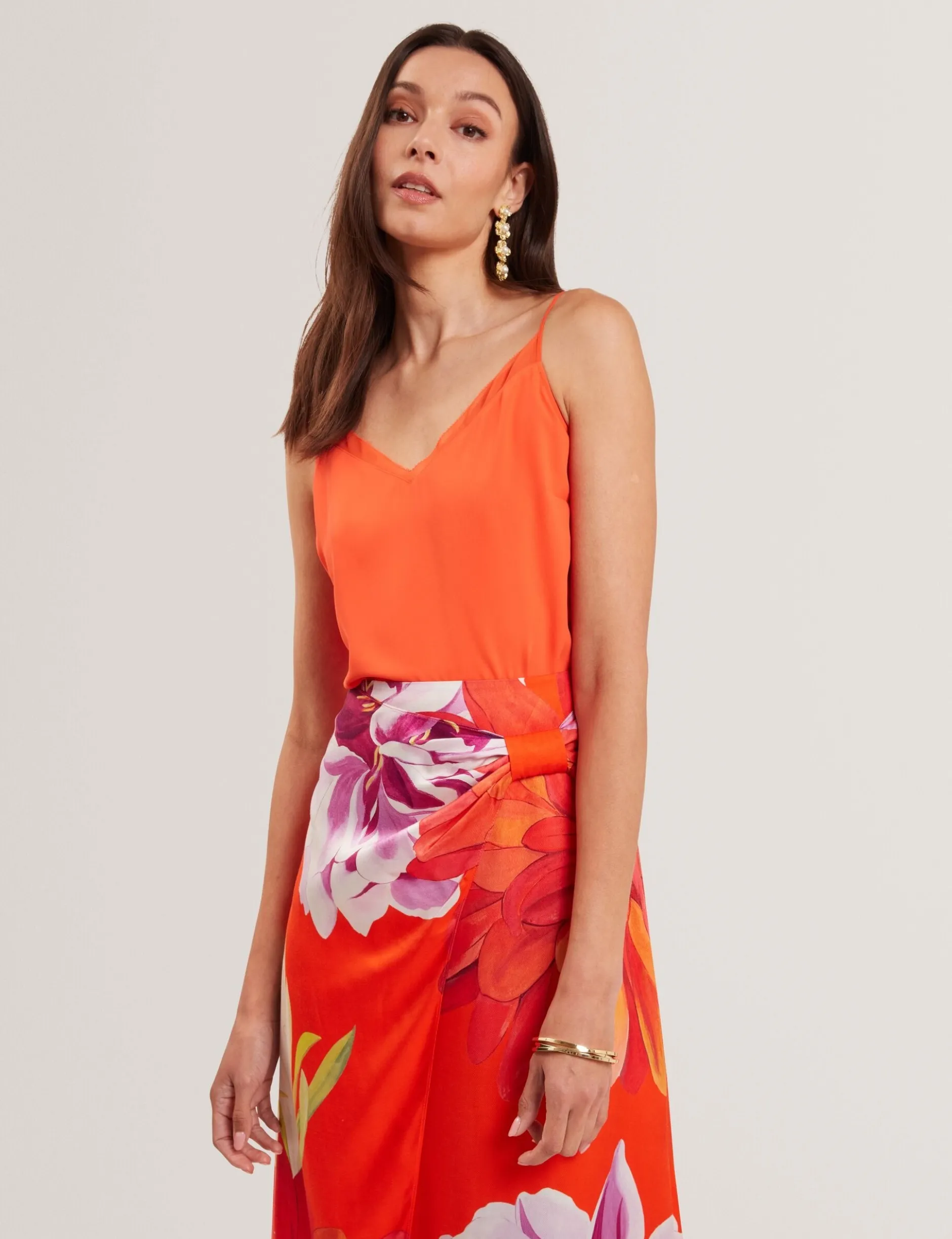 Trägertop mit Chiffondetails und V-Ausschnitt