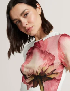 T-Shirt mit Blumenmuster, weicher Haptik, tailliert
