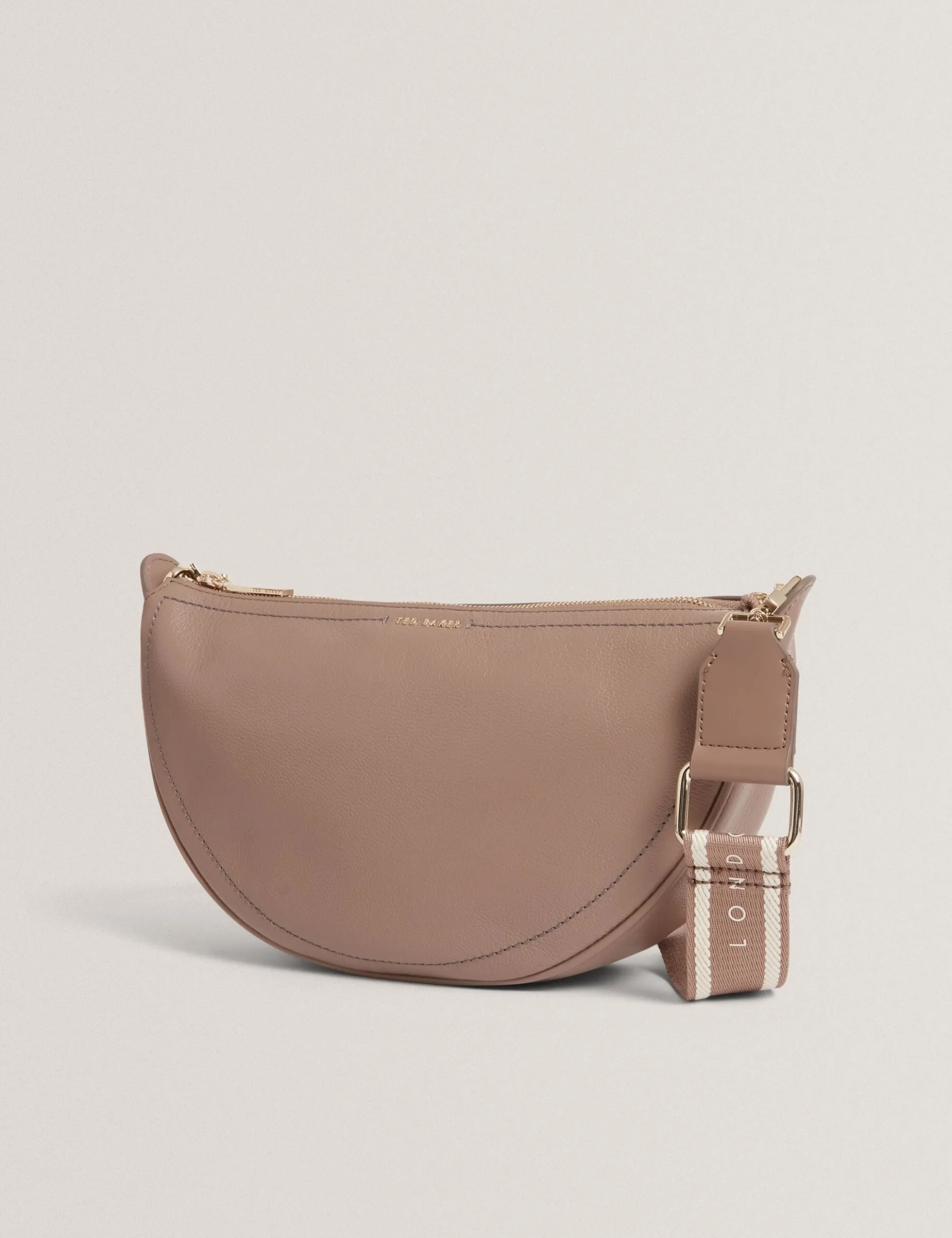 Umhängetasche aus Leder mit Gurtband