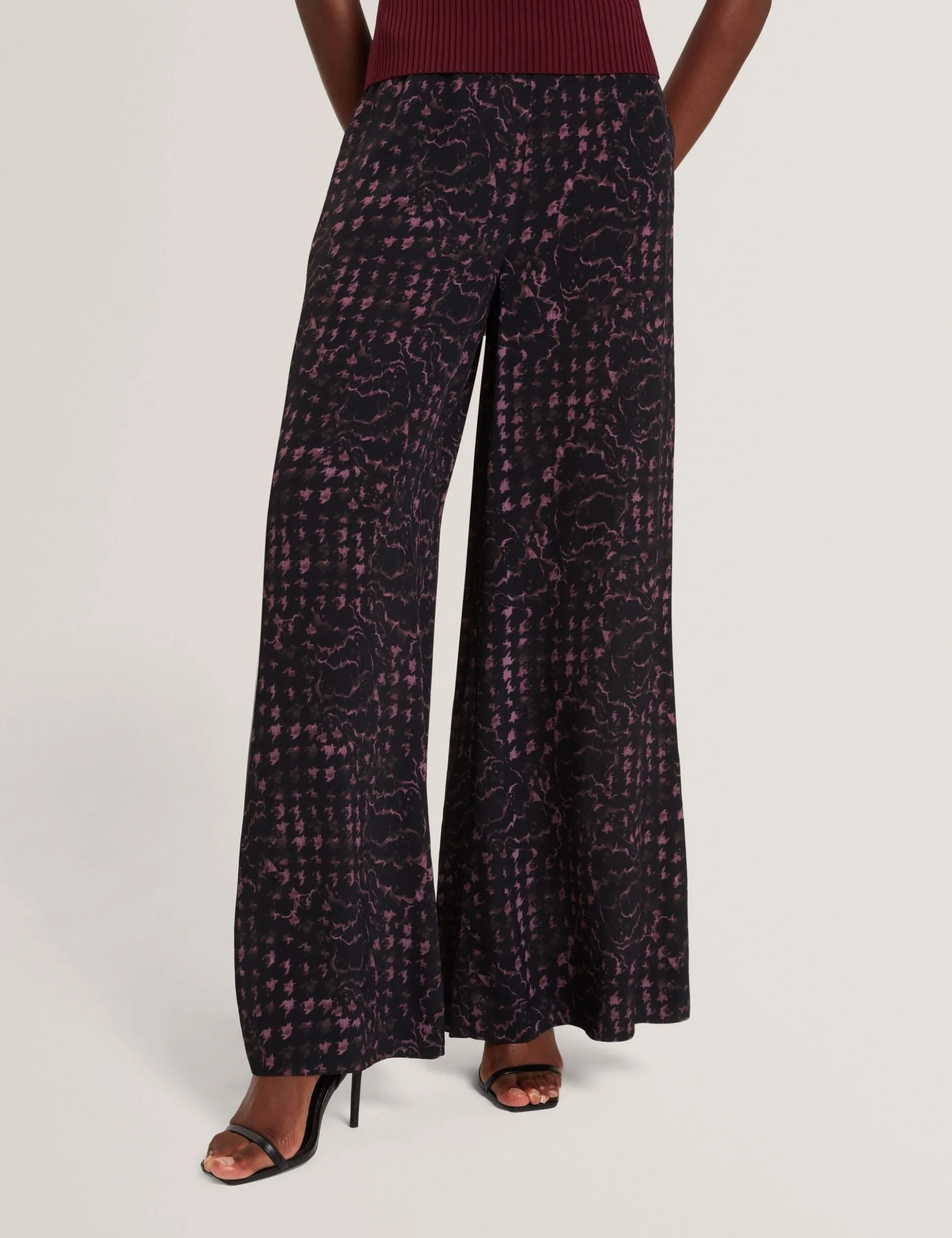 Weite Hose mit Blumen-Karomuster