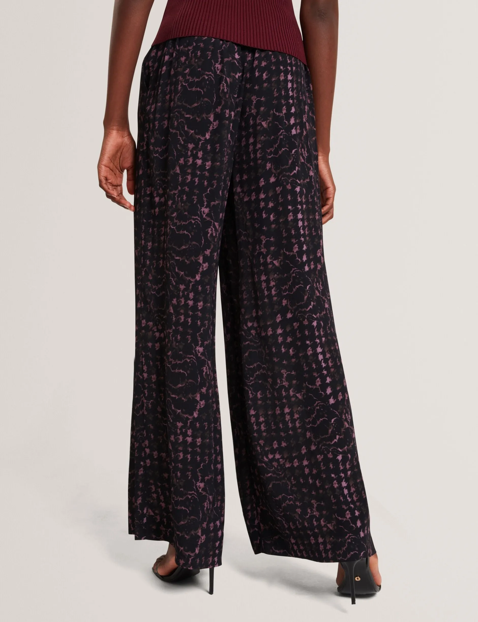 Weite Hose mit Blumen-Karomuster