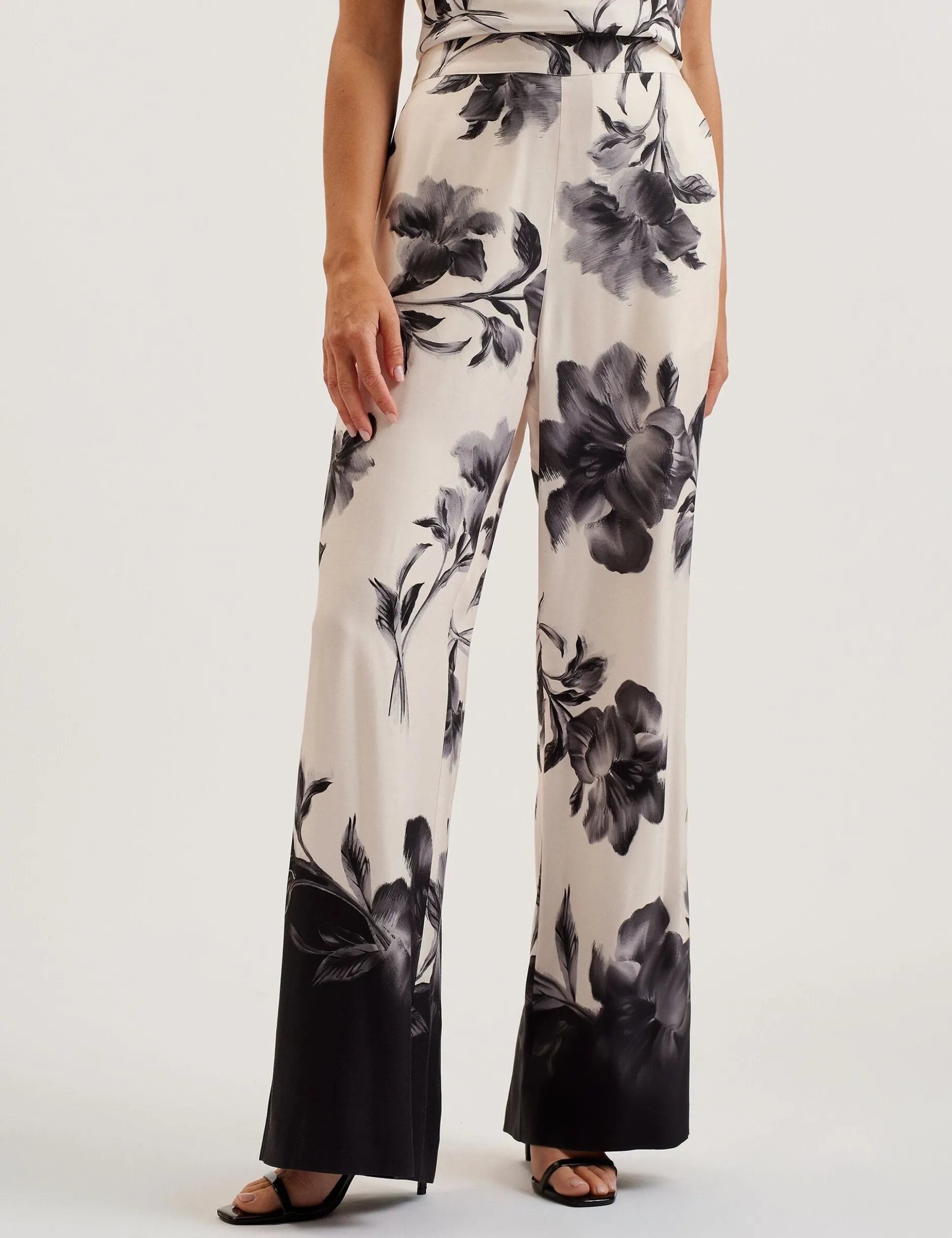 Weite Schlupfhose mit Blumenmuster