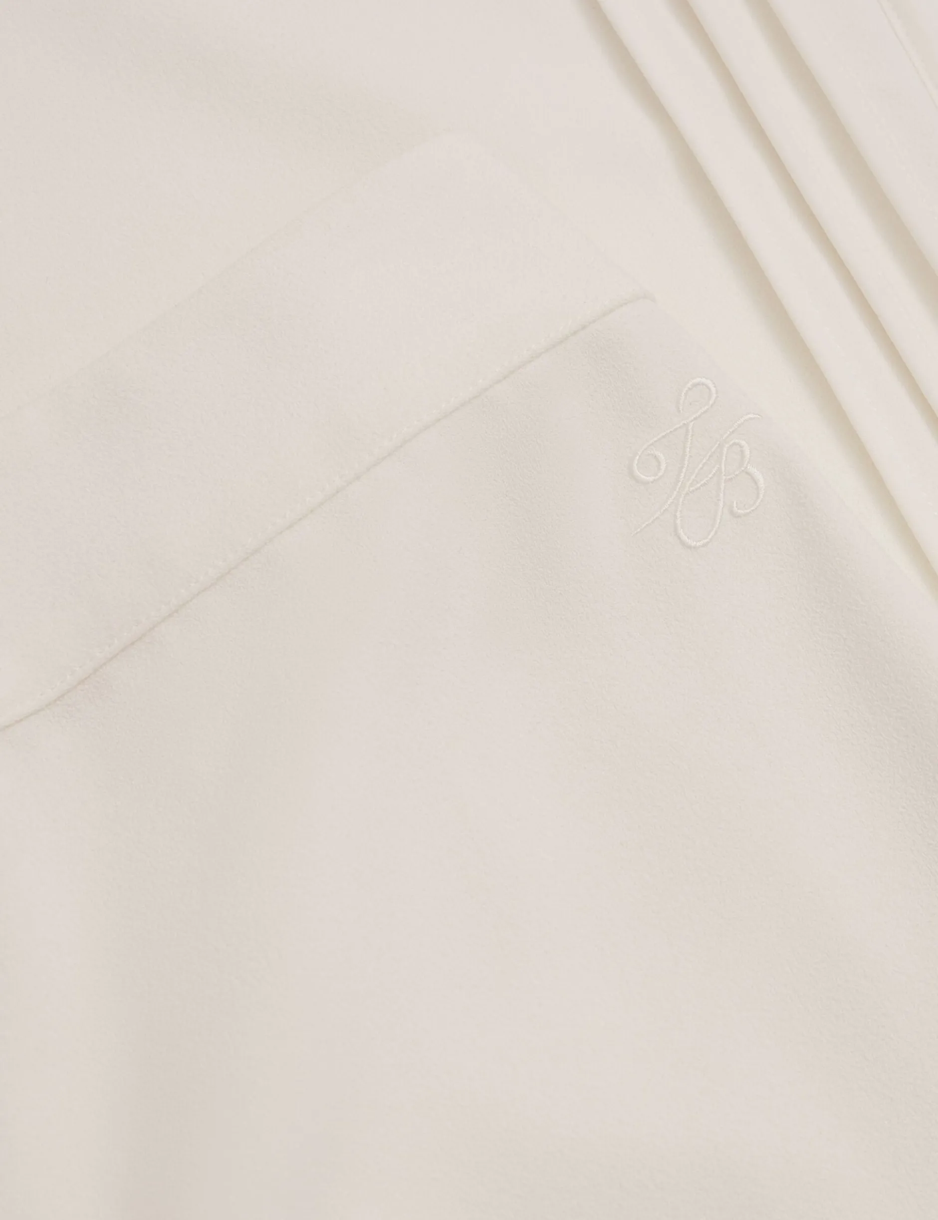 Weite Schlupfhose mit Paspeldetails