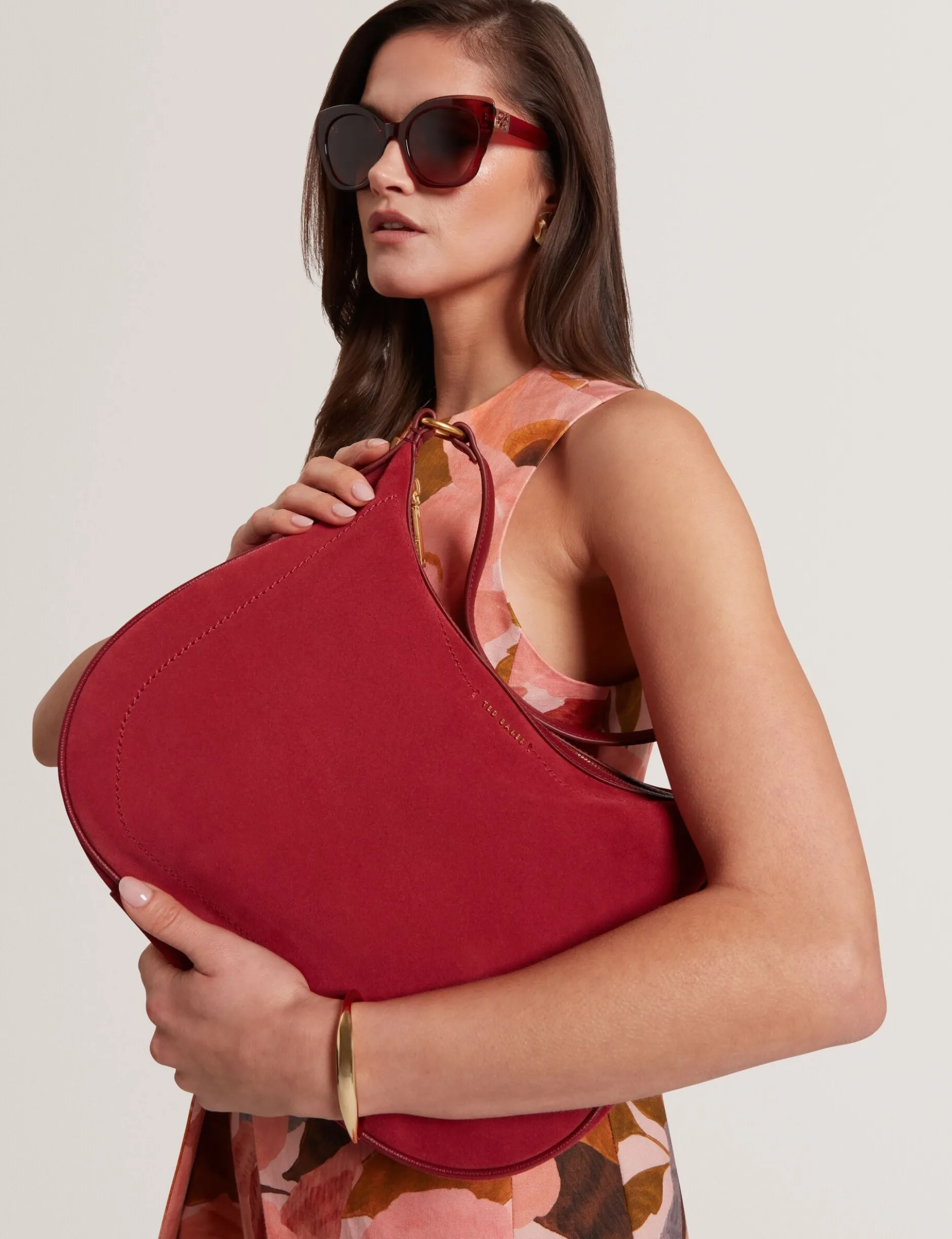 Wildleder-Hobo-Bag mit gewebtem Riemen